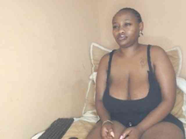 EbonyBoobz webcam