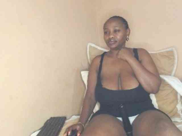 EbonyBoobz