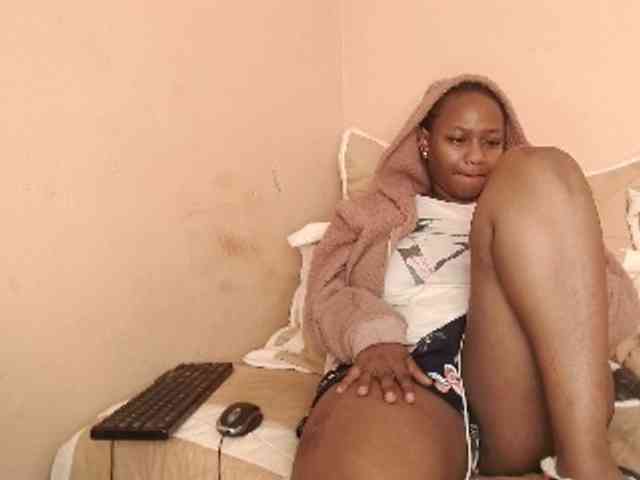EbonyBoobz webcam