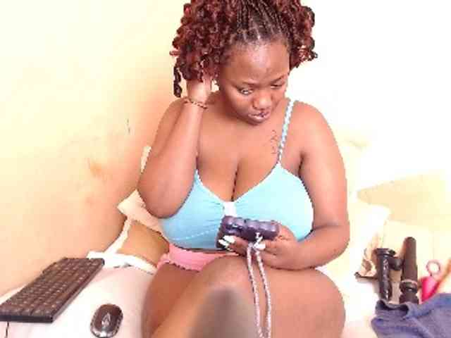EbonyBoobz