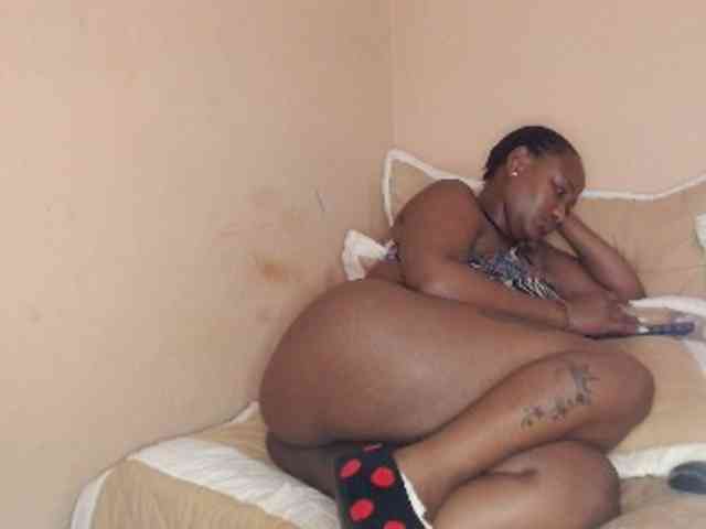 EbonyBoobz webcam