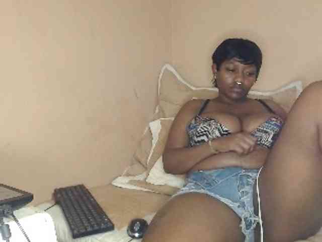 EbonyBoobz webcam