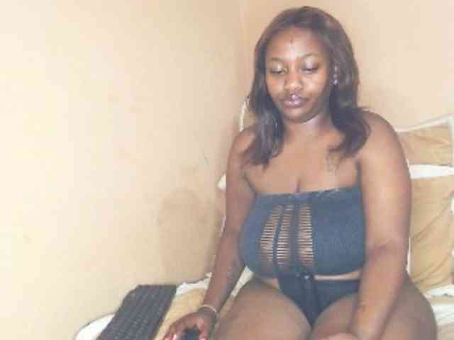 EbonyBoobz webcam