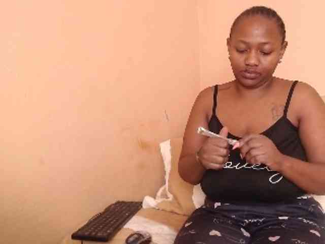 EbonyBoobz webcam