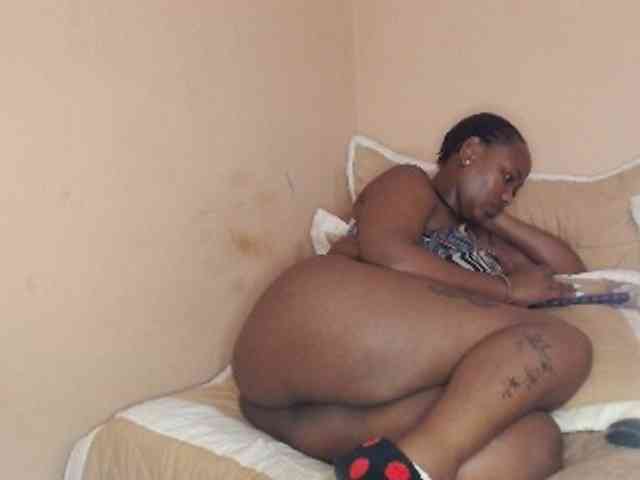 EbonyBoobz webcam