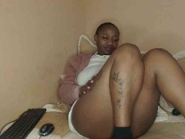 EbonyBoobz webcam