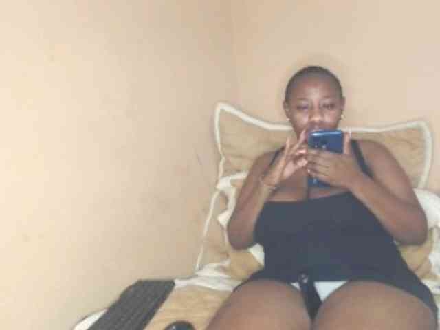 EbonyBoobz webcam