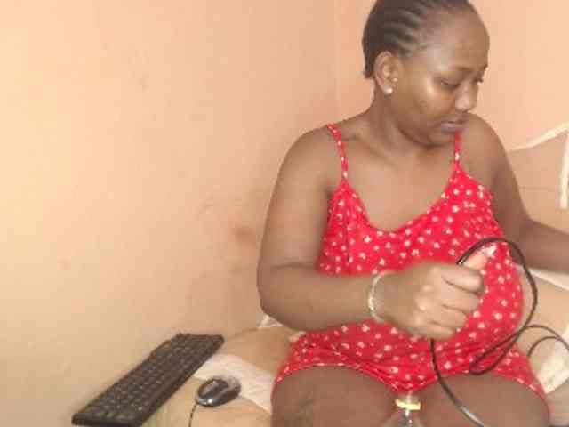 EbonyBoobz webcam