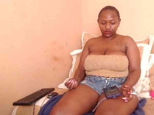 EbonyBoobz webcam