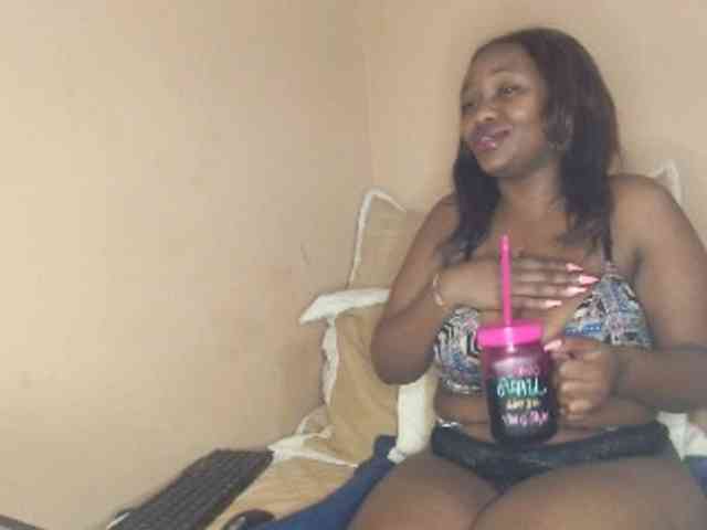 EbonyBoobz webcam