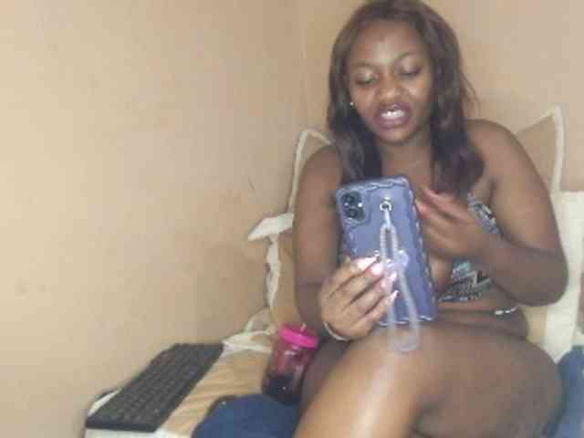 EbonyBoobz webcam