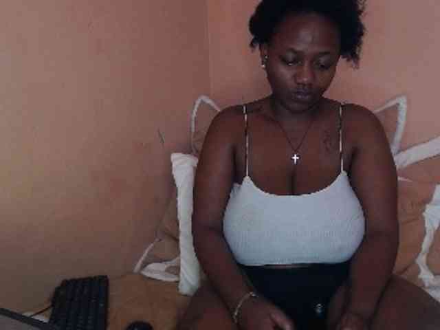 EbonyBoobz webcam
