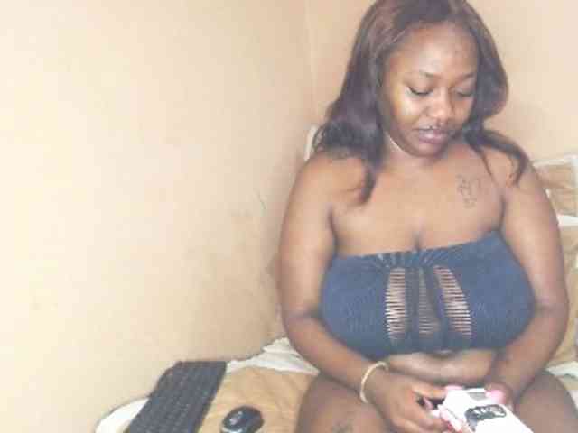 EbonyBoobz
