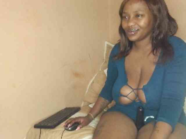 EbonyBoobz