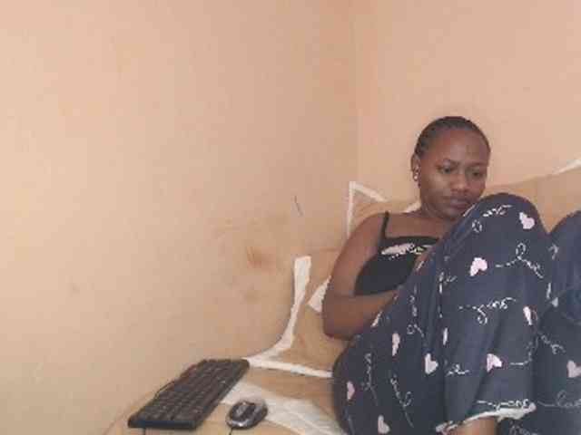EbonyBoobz webcam