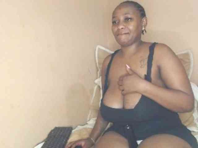 EbonyBoobz