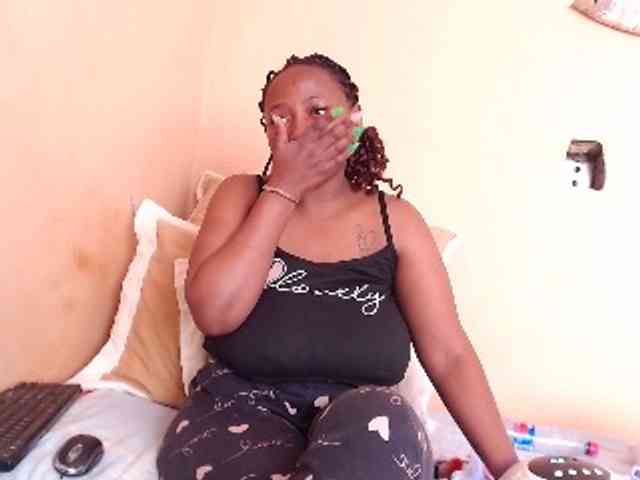 EbonyBoobz webcam