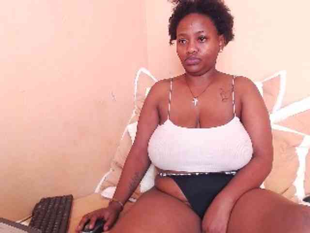 EbonyBoobz