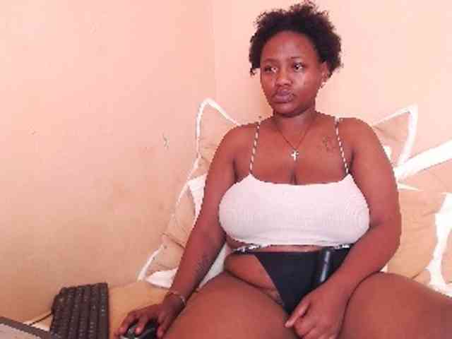 EbonyBoobz webcam