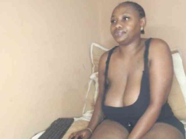 EbonyBoobz