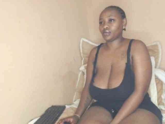 Model: EbonyBoobz