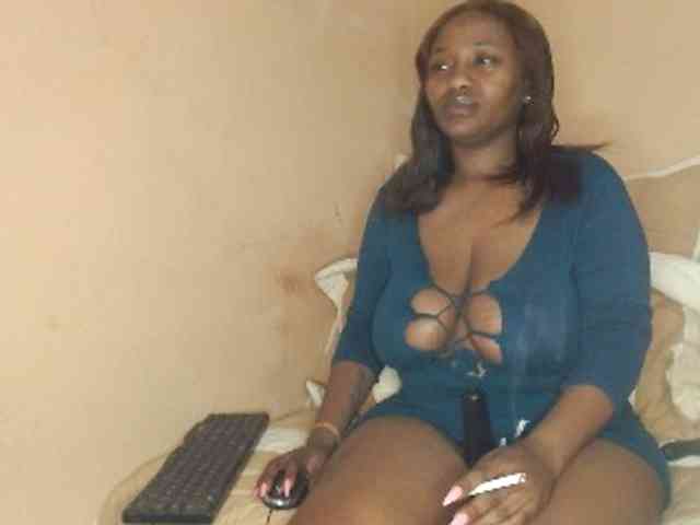 EbonyBoobz