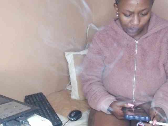 EbonyBoobz webcam