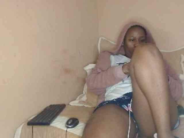 EbonyBoobz webcam