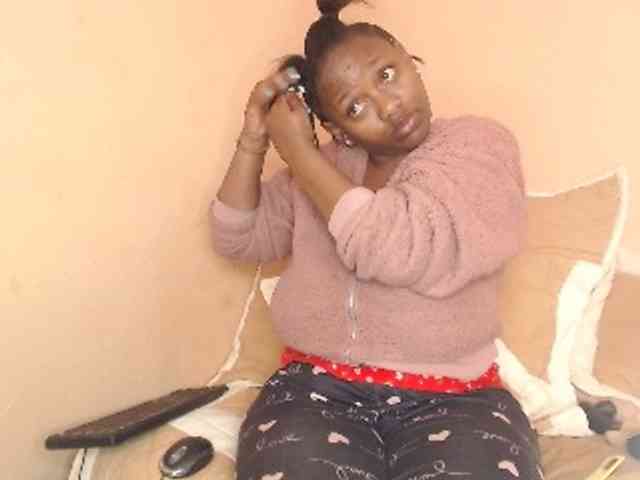 EbonyBoobz webcam