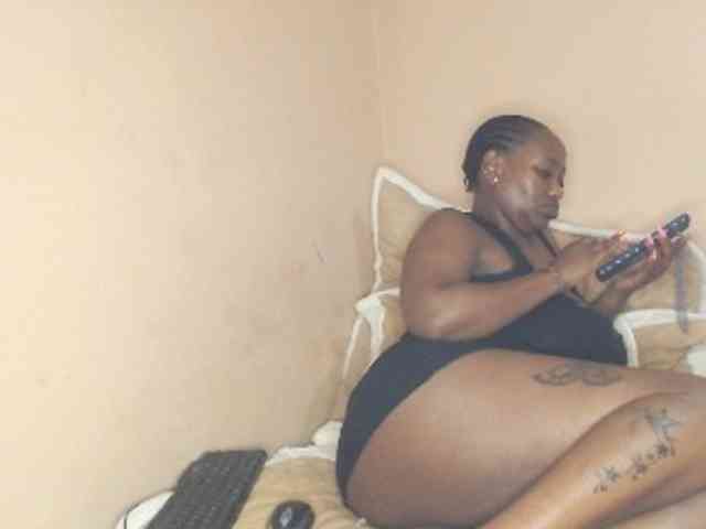 EbonyBoobz webcam