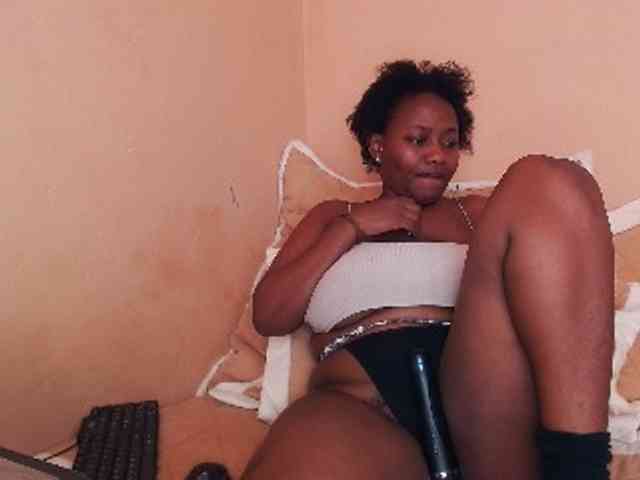 EbonyBoobz webcam