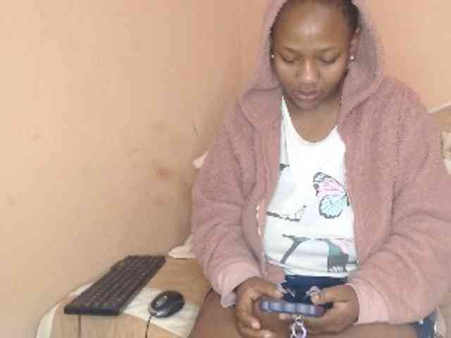 EbonyBoobz webcam