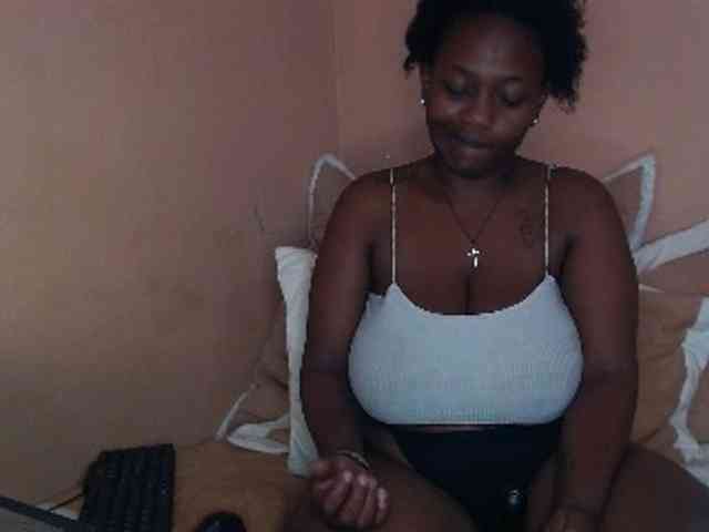 EbonyBoobz webcam