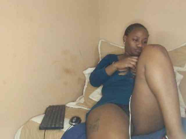 EbonyBoobz webcam