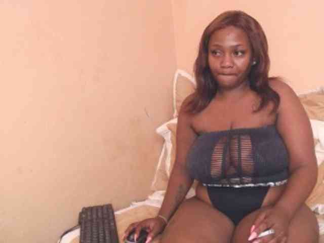 EbonyBoobz webcam