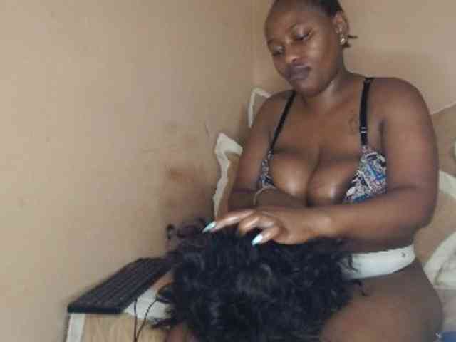 EbonyBoobz webcam