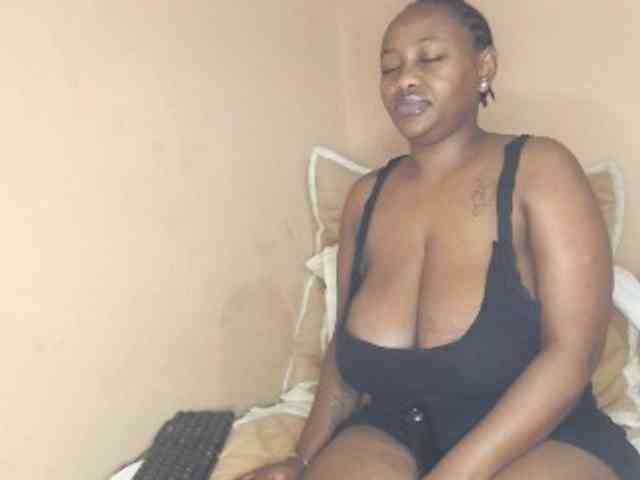 EbonyBoobz webcam