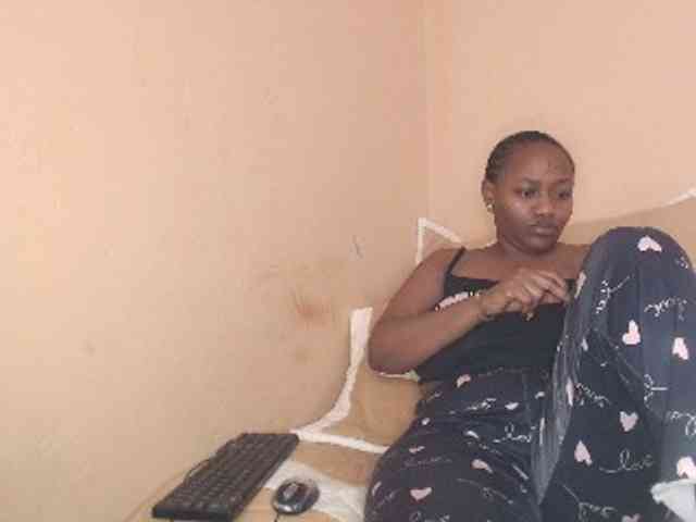 EbonyBoobz webcam