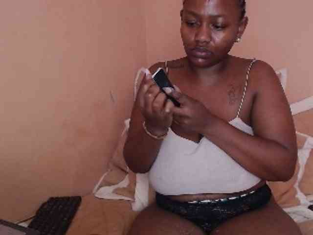 EbonyBoobz webcam