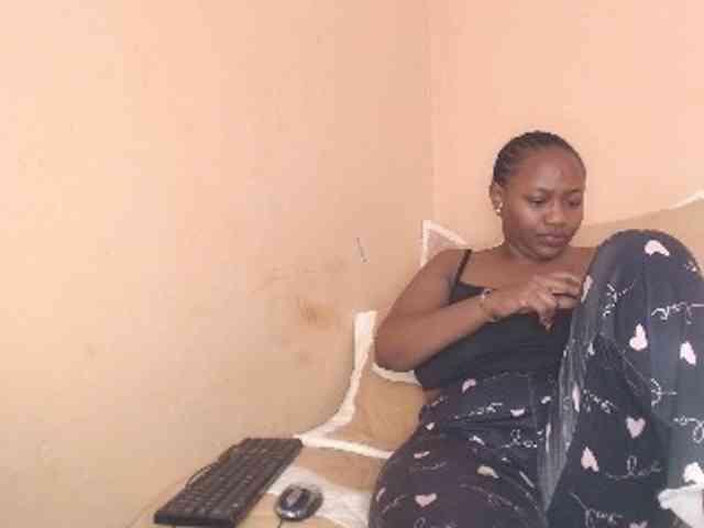 EbonyBoobz webcam