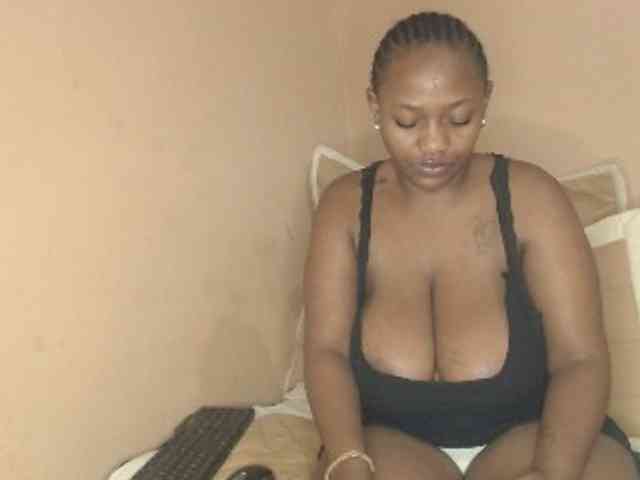 EbonyBoobz