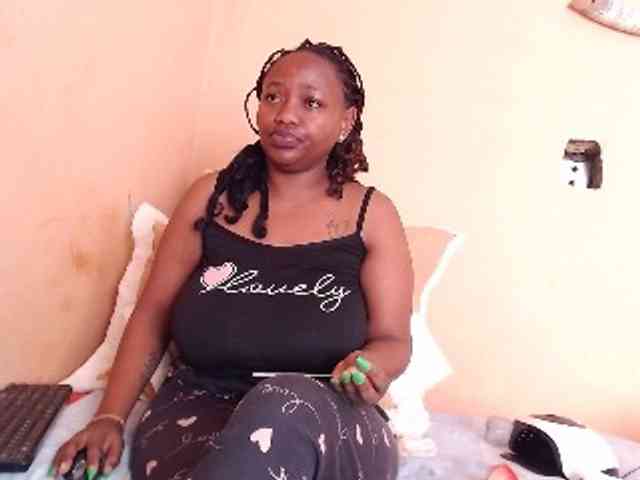 EbonyBoobz webcam