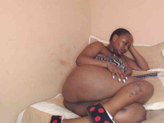 EbonyBoobz webcam