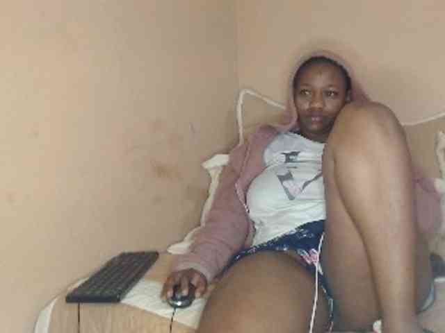 EbonyBoobz webcam