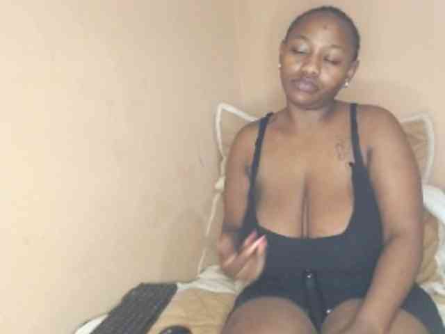 EbonyBoobz webcam