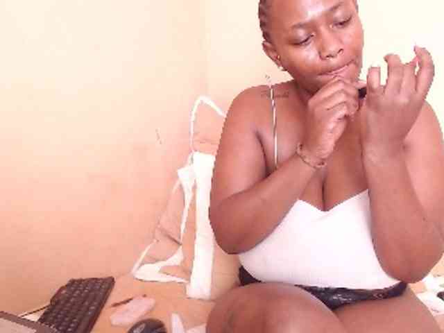 EbonyBoobz webcam