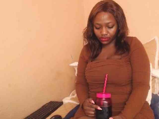 EbonyBoobz webcam