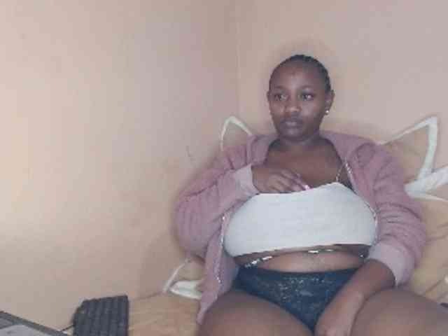 EbonyBoobz webcam