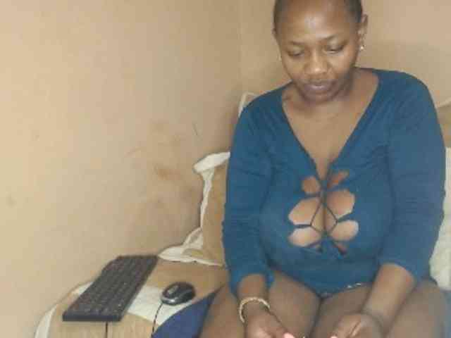 EbonyBoobz webcam