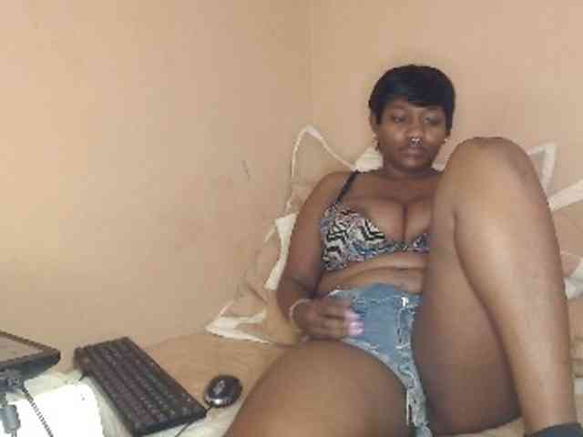 EbonyBoobz webcam